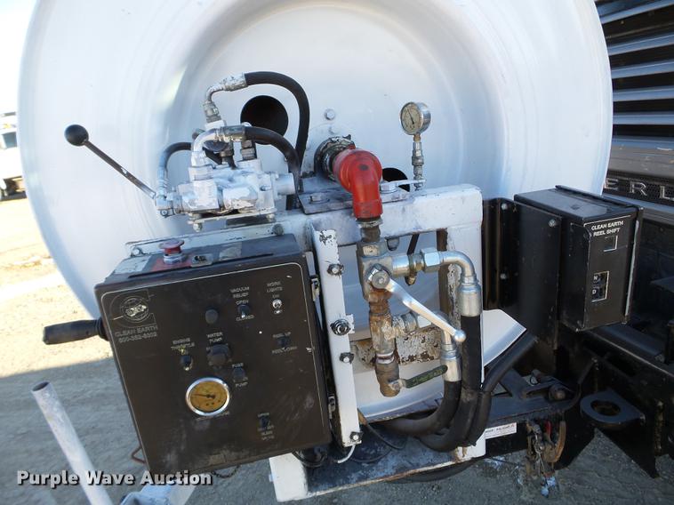 image for item EW9825 2005 Sterling L-Line vacuum jetter truck