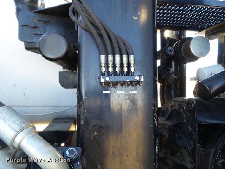 image for item EW9825 2005 Sterling L-Line vacuum jetter truck