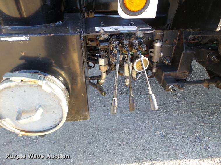 image for item EW9825 2005 Sterling L-Line vacuum jetter truck