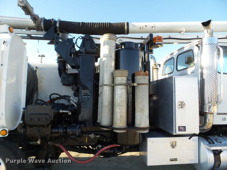 image for item EW9825 2005 Sterling L-Line vacuum jetter truck