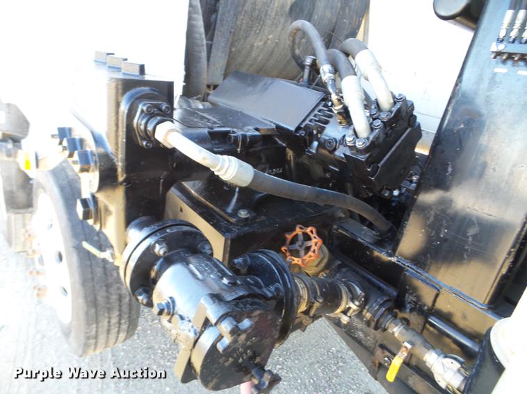 image for item EW9825 2005 Sterling L-Line vacuum jetter truck