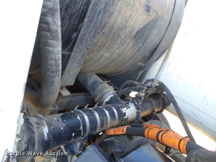 image for item EW9825 2005 Sterling L-Line vacuum jetter truck