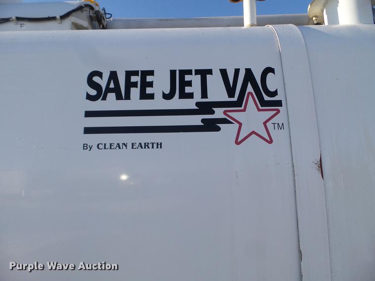 image for item EW9825 2005 Sterling L-Line vacuum jetter truck