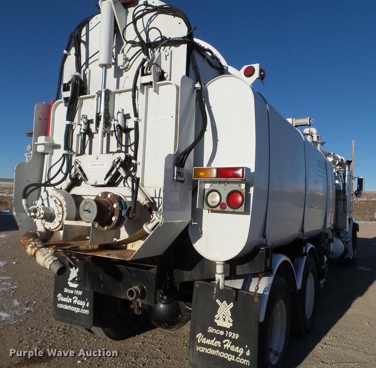 image for item EW9825 2005 Sterling L-Line vacuum jetter truck