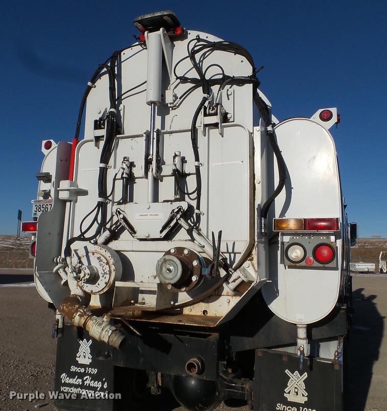 image for item EW9825 2005 Sterling L-Line vacuum jetter truck