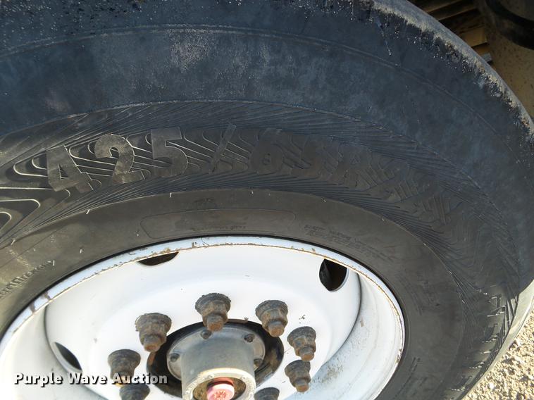 image for item EW9825 2005 Sterling L-Line vacuum jetter truck