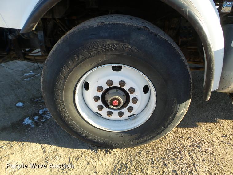 image for item EW9825 2005 Sterling L-Line vacuum jetter truck