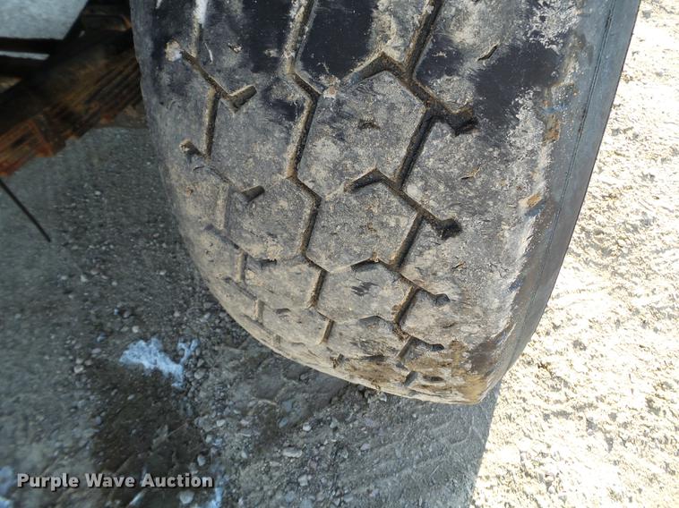 image for item EW9825 2005 Sterling L-Line vacuum jetter truck