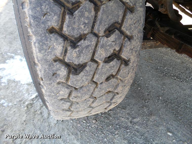 image for item EW9825 2005 Sterling L-Line vacuum jetter truck