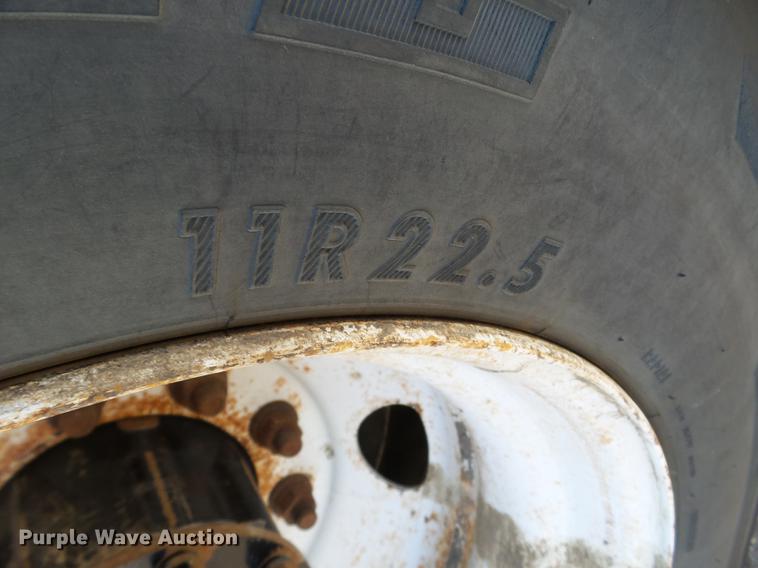 image for item EW9825 2005 Sterling L-Line vacuum jetter truck