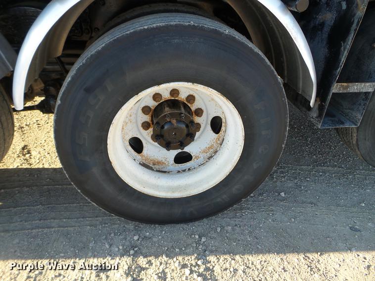 image for item EW9825 2005 Sterling L-Line vacuum jetter truck