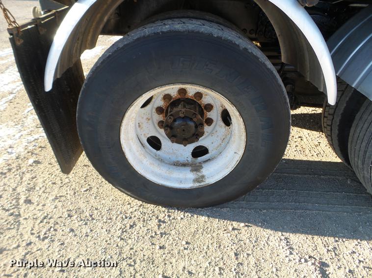 image for item EW9825 2005 Sterling L-Line vacuum jetter truck