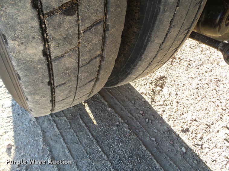 image for item EW9825 2005 Sterling L-Line vacuum jetter truck