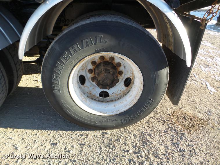 image for item EW9825 2005 Sterling L-Line vacuum jetter truck