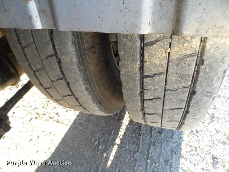 image for item EW9825 2005 Sterling L-Line vacuum jetter truck