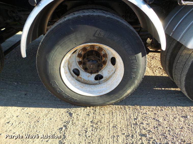 image for item EW9825 2005 Sterling L-Line vacuum jetter truck