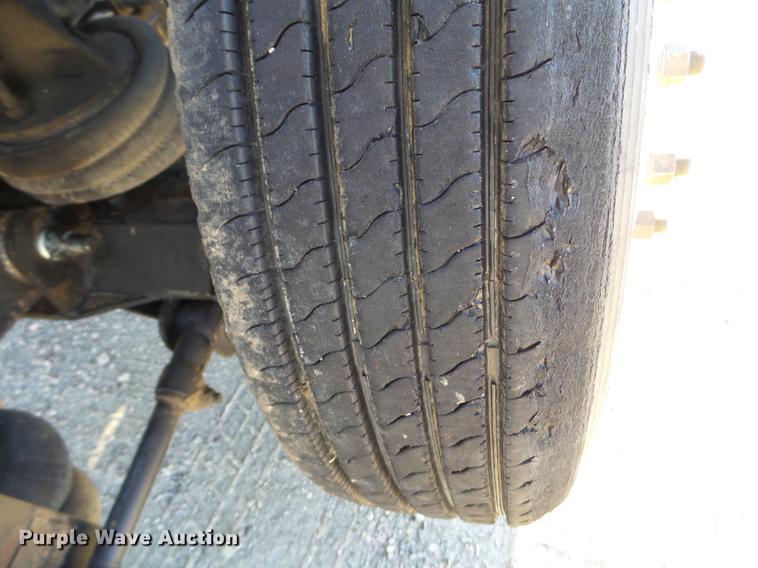 image for item EW9825 2005 Sterling L-Line vacuum jetter truck