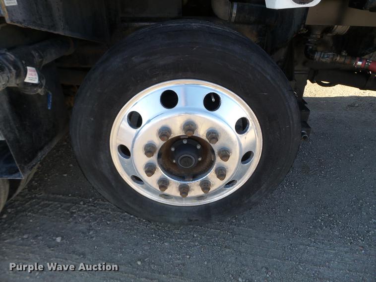 image for item EW9825 2005 Sterling L-Line vacuum jetter truck