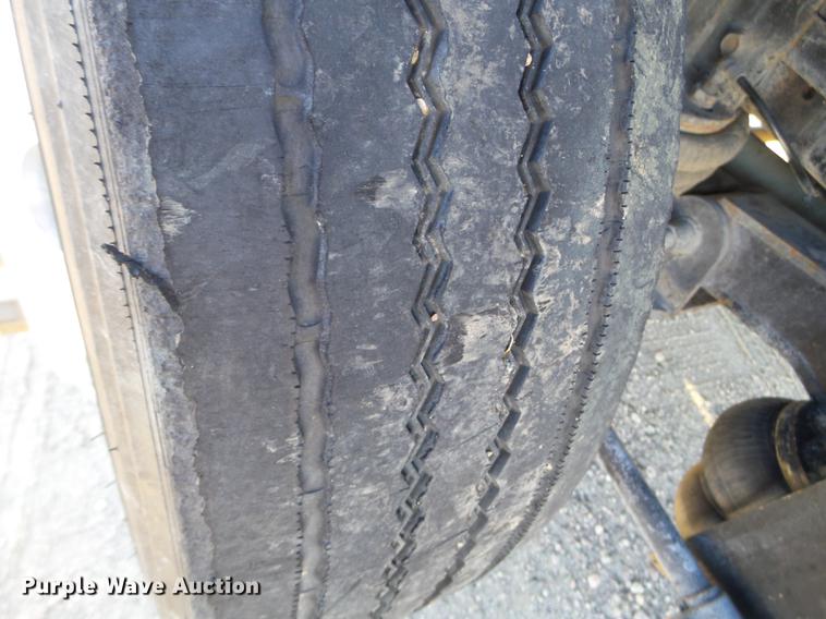 image for item EW9825 2005 Sterling L-Line vacuum jetter truck