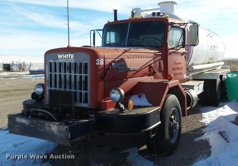 image for item EW9826 1973 White Construcktor septic truck