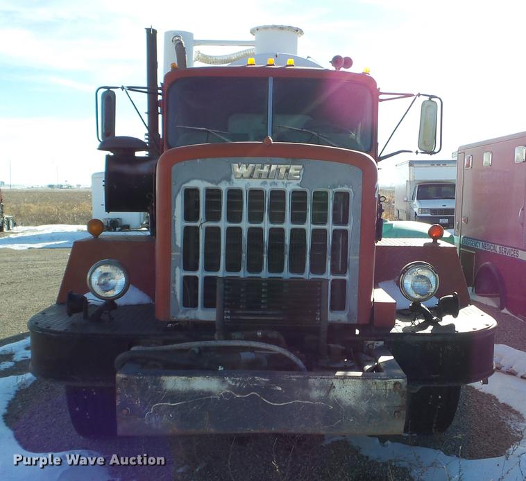 image for item EW9826 1973 White Construcktor septic truck