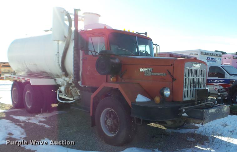 image for item EW9826 1973 White Construcktor septic truck