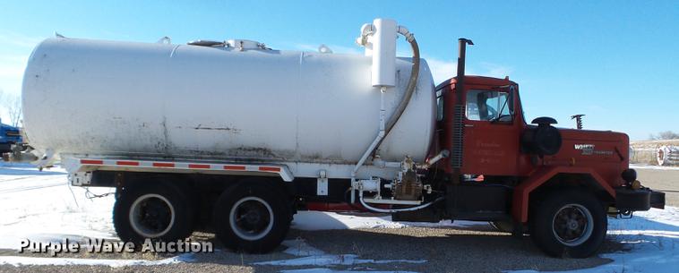 image for item EW9826 1973 White Construcktor septic truck