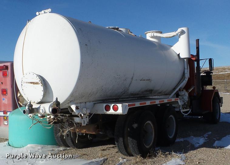 image for item EW9826 1973 White Construcktor septic truck