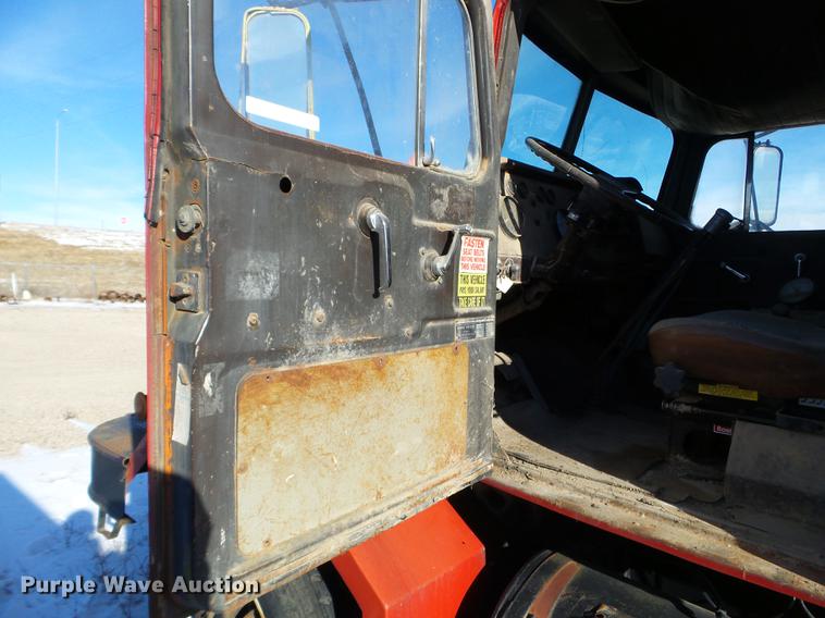 image for item EW9826 1973 White Construcktor septic truck