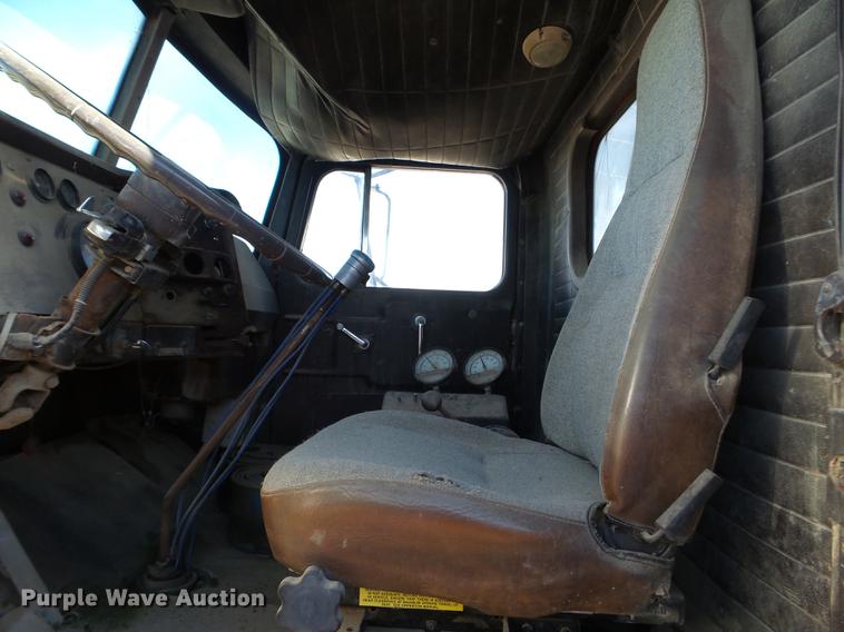 image for item EW9826 1973 White Construcktor septic truck