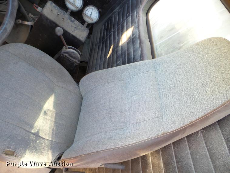 image for item EW9826 1973 White Construcktor septic truck