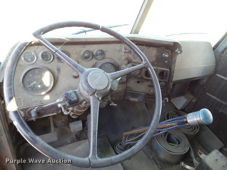 image for item EW9826 1973 White Construcktor septic truck