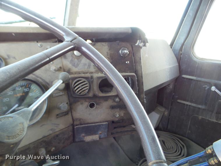 image for item EW9826 1973 White Construcktor septic truck