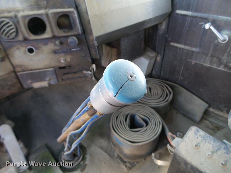 image for item EW9826 1973 White Construcktor septic truck