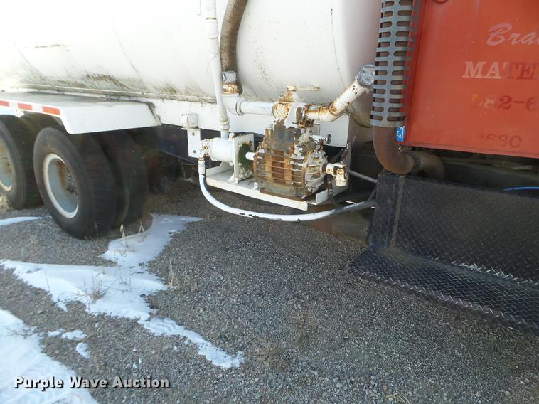 image for item EW9826 1973 White Construcktor septic truck