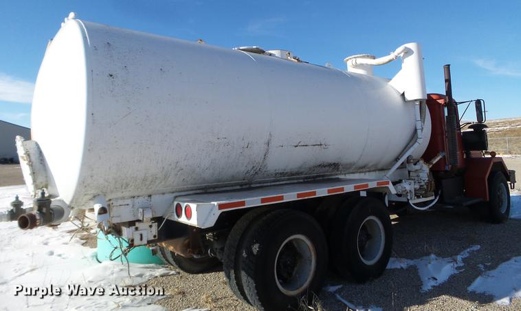 image for item EW9826 1973 White Construcktor septic truck