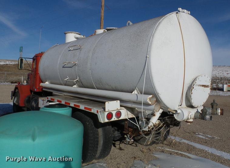 image for item EW9826 1973 White Construcktor septic truck
