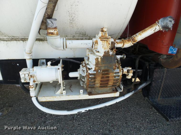 image for item EW9826 1973 White Construcktor septic truck