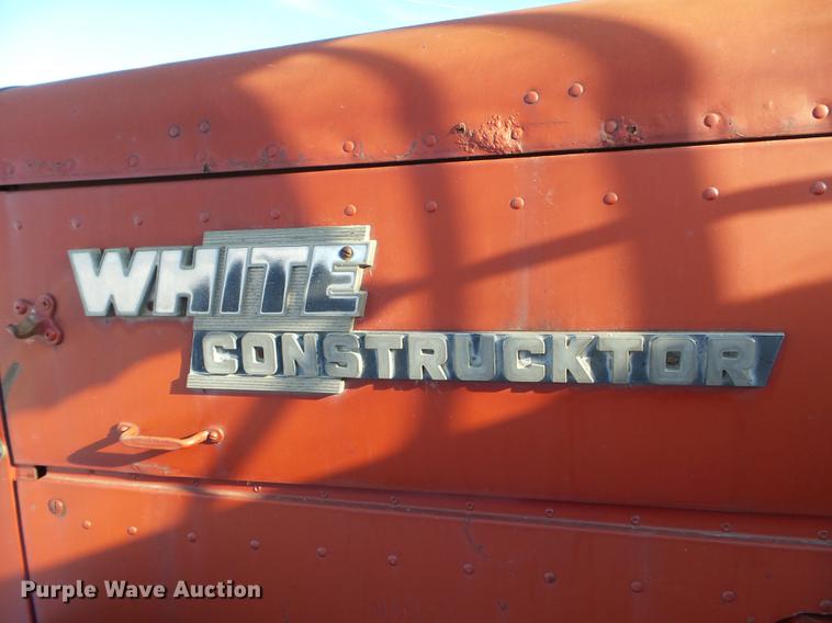 image for item EW9826 1973 White Construcktor septic truck