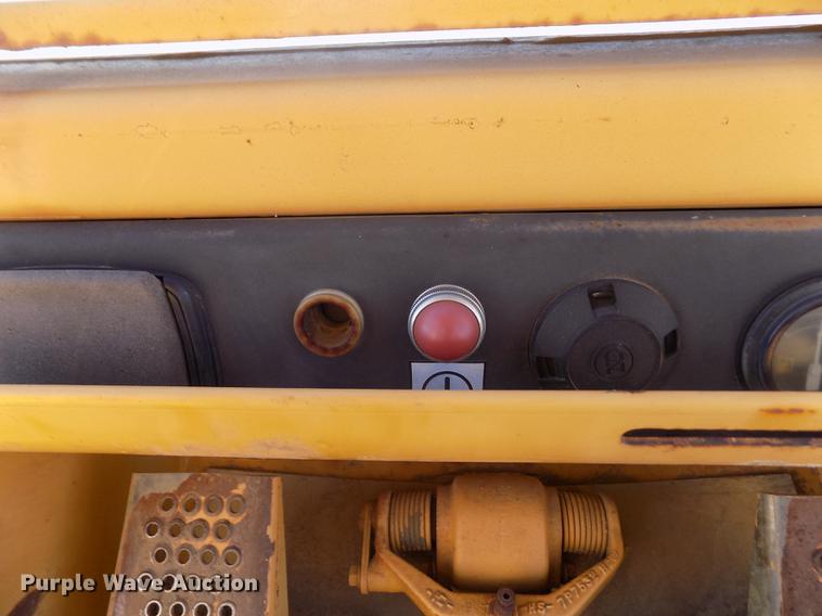 image for item FE9261 1996 Caterpillar 963B track loader