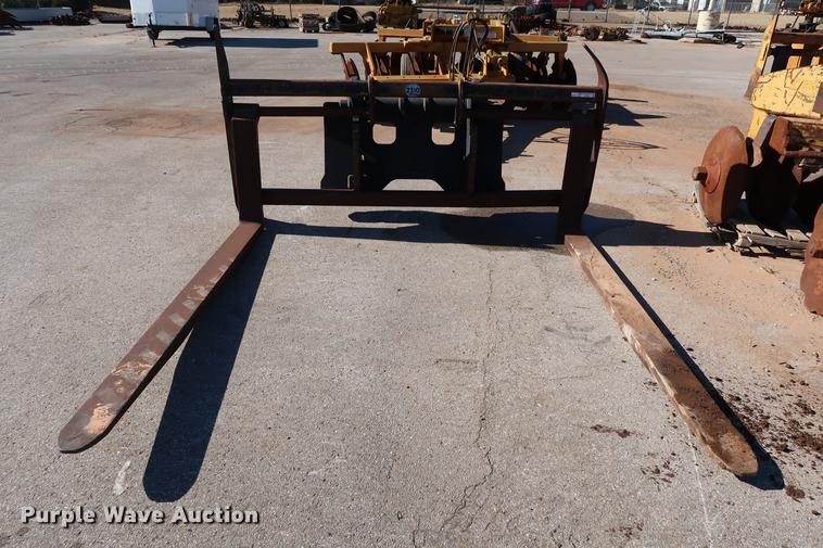 image for item FE9547 JRB 624H quick attach pallet forks