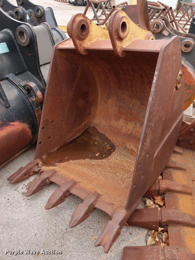 image for item FE9549 Caterpillar 42"W excavator bucket