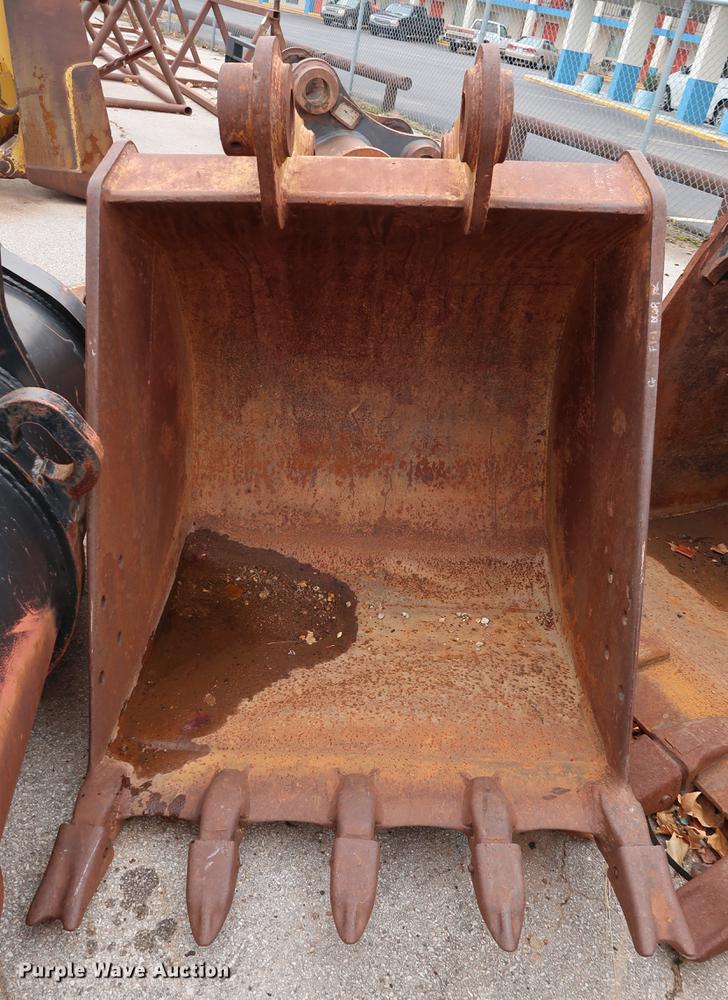 image for item FE9549 Caterpillar 42"W excavator bucket