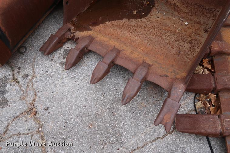 image for item FE9549 Caterpillar 42"W excavator bucket