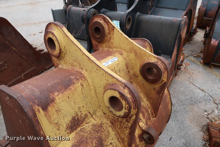 image for item FE9549 Caterpillar 42"W excavator bucket