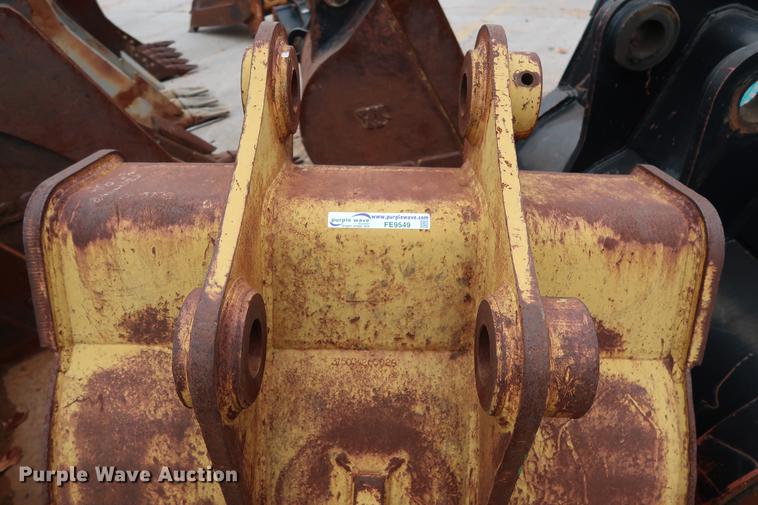 image for item FE9549 Caterpillar 42"W excavator bucket