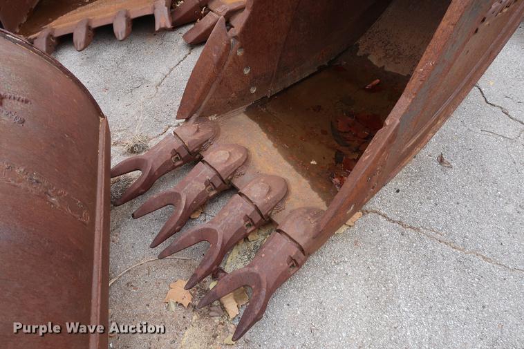 image for item FE9551 Esco 30"W excavator bucket