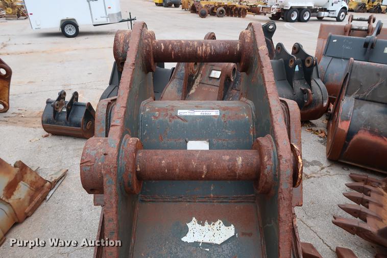 image for item FE9551 Esco 30"W excavator bucket