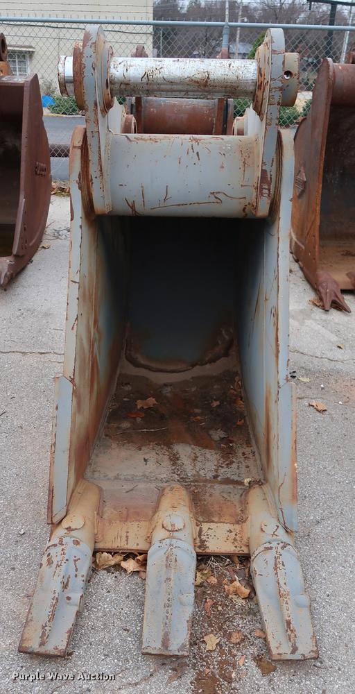 image for item FE9552 Rockland 30"W excavator bucket