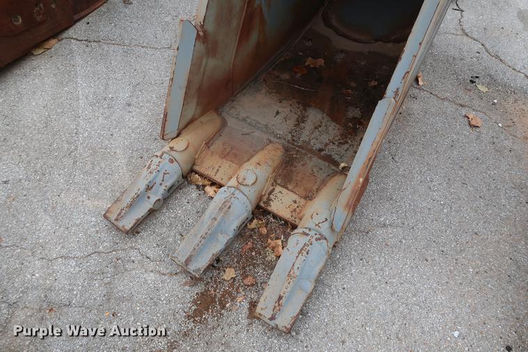 image for item FE9552 Rockland 30"W excavator bucket